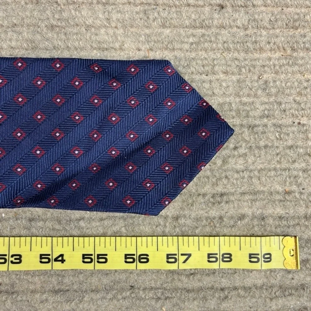 Brooks Brothers Basics Navy Blue Silk Tie Red Diamond Herringbone USA Made